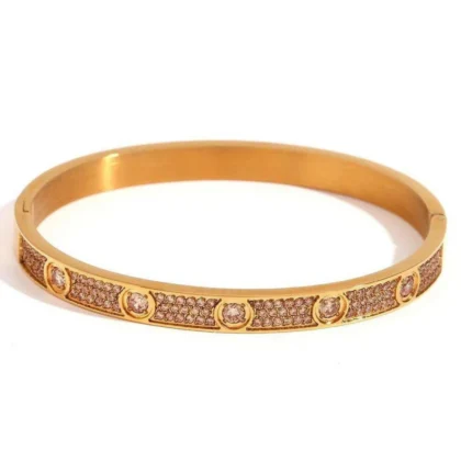 Lia Bangle